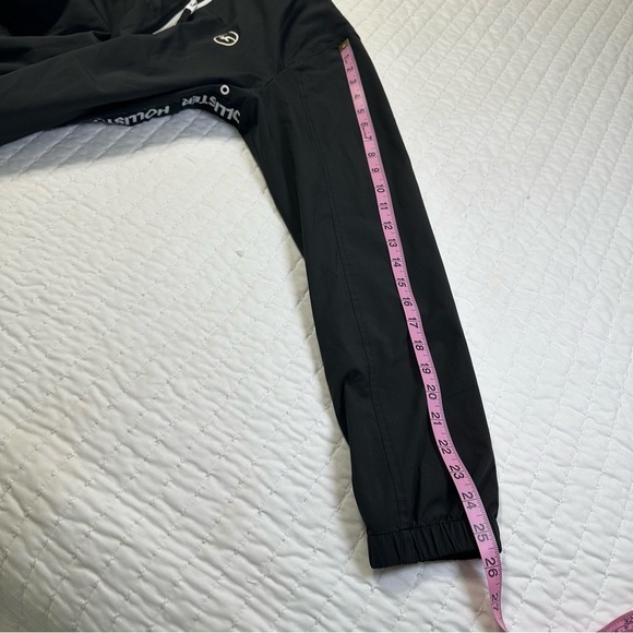 Hollister Zip-Up Windbreaker Black and White Jacket With Pockets - Picture 9 of 15